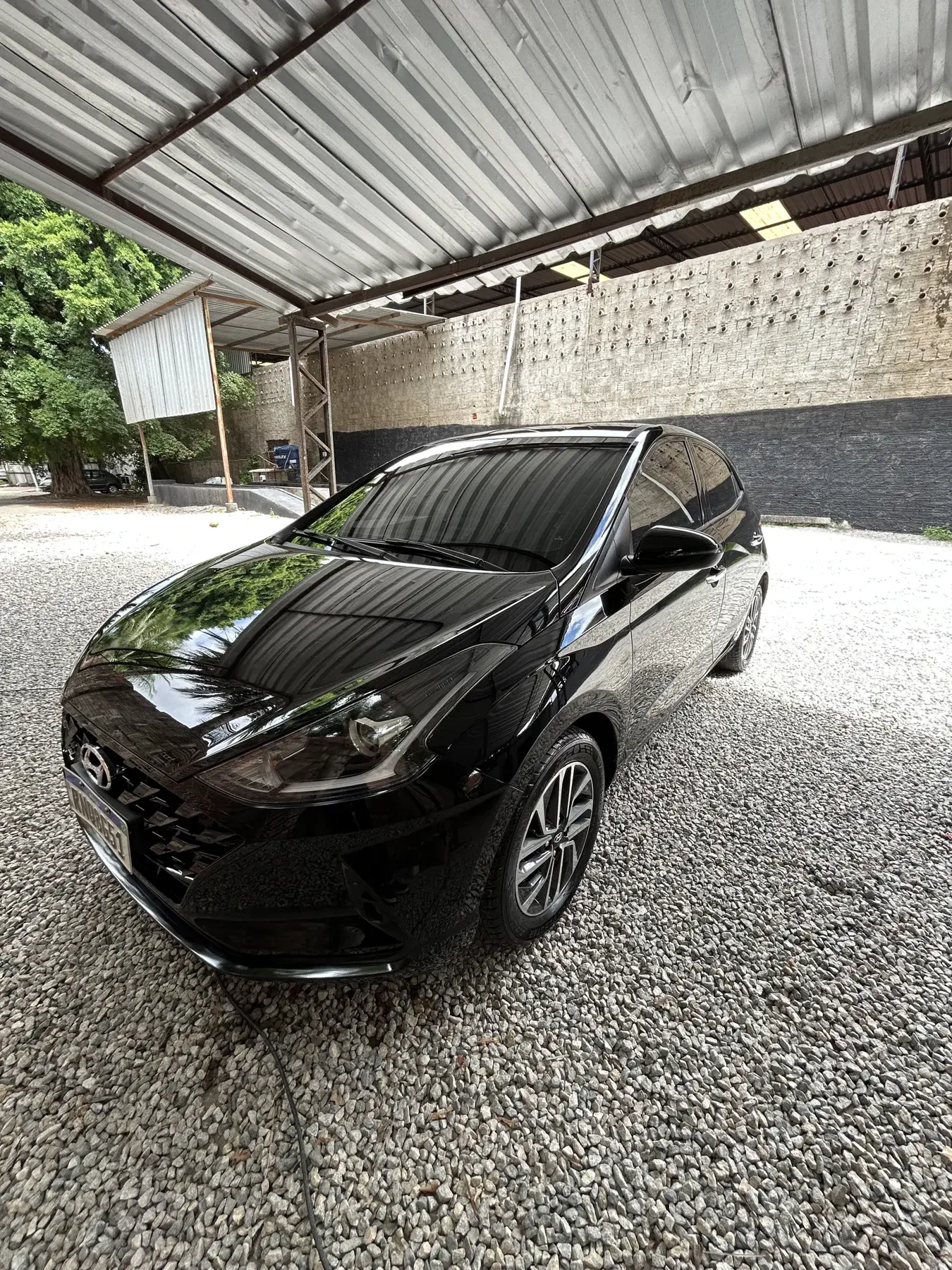 HB20 preto — vista dianteira